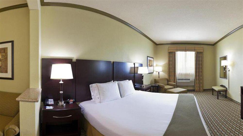 Holiday Inn Express & Suites Fort Worth - Fossil Creek By Ihg Екстер'єр фото