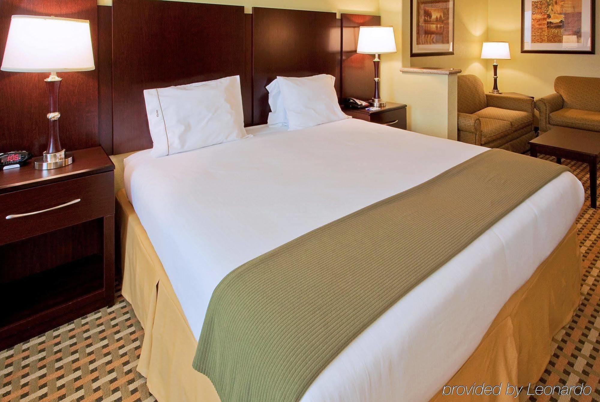 Holiday Inn Express & Suites Fort Worth - Fossil Creek By Ihg Екстер'єр фото